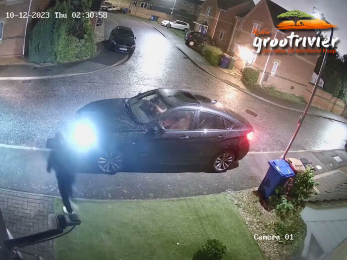 Die roof van 'n $120 000 BMW X6 M binne 'n skamele 30 sekondes deur 'n aflosaanval te gebruik